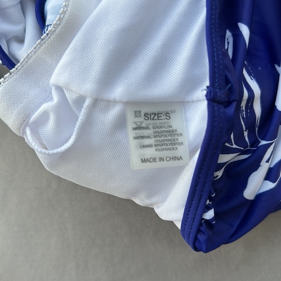 Unknown Brand, Women’s size small, Blue Floral Pattern, Tankini swim top - Picture 4 of 10